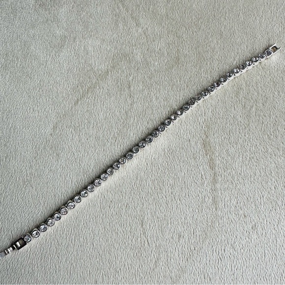 Jewelry - Silver Tone Bezel Set Tennis Bracelet | Clear Crystal Rhinestone | 7”